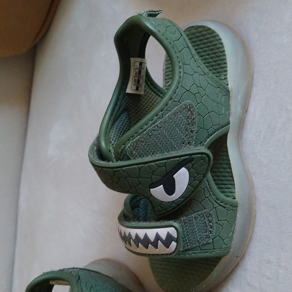 CARTERS GREEN ALLIGATOR AND WEST LOOP PINK GLITER MERMAID PRINT SANDALS - Picture 3 of 7